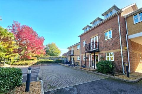 2 bedroom apartment for sale, Solent Court, Bells Lane, Stubbington, PO14