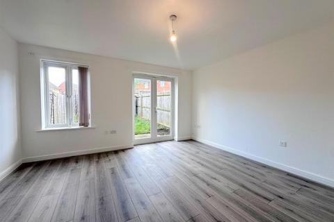 3 bedroom townhouse for sale, Thornborough Way, Leicester LE5