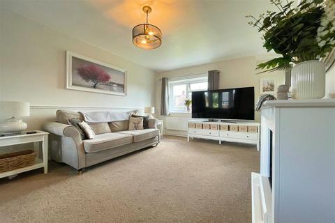 2 bedroom apartment to rent, Padworth Walk, Manchester, M23 9AT