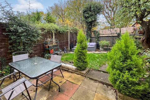 4 Viney Bank, Croydon, CR0 9JS