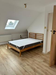 Studio to rent, The Larches, London N13