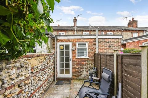 2 bedroom terraced house to rent, Washington Street, Chichester, PO19