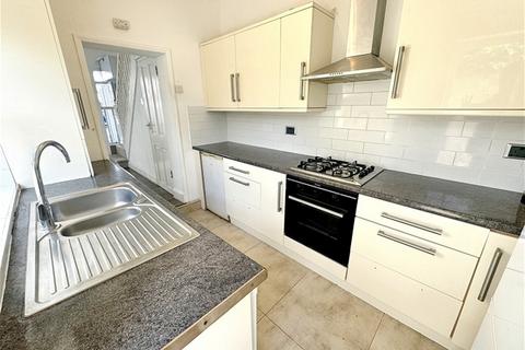 3 bedroom house to rent, Hughan Road, Stratford