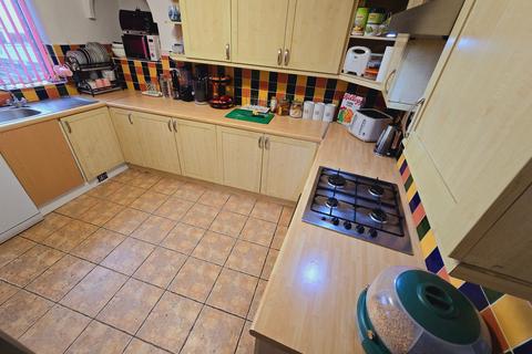 3 bedroom terraced house for sale, Hollingwood Lane, Bradford, BD7