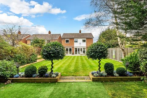 4 bedroom detached house for sale, Woodgavil, Banstead SM7