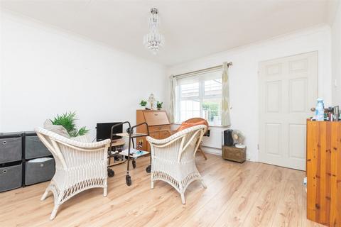 1 bedroom ground floor maisonette for sale, Regency Way, Bexleyheath, Kent