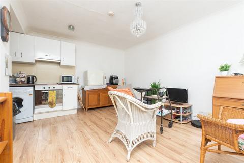 1 bedroom ground floor maisonette for sale, Regency Way, Bexleyheath, Kent