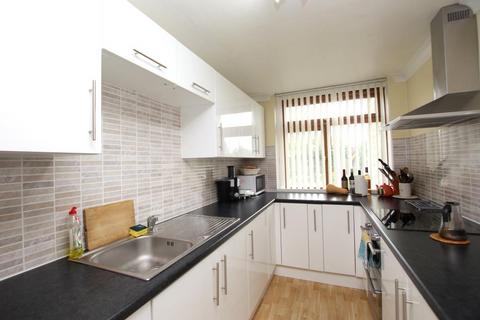 2 bedroom ground floor flat to rent, Stanwick Court, Peterborough PE3