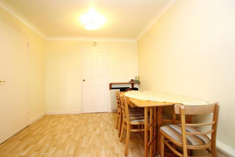 2 bedroom ground floor flat to rent, Stanwick Court, Peterborough PE3