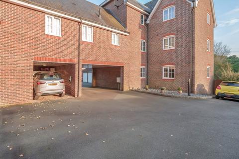 2 bedroom apartment for sale, Riverside, Codmore Hill, Pulborough, West Sussex