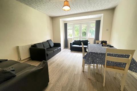 4 bedroom terraced house to rent, Egerton Road, Manchester M14