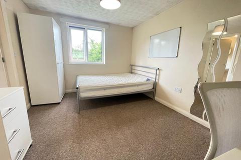 4 bedroom terraced house to rent, Egerton Road, Manchester M14