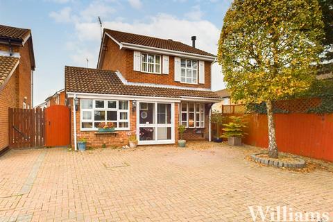 4 bedroom detached house for sale, Thorp Close, Aylesbury HP21