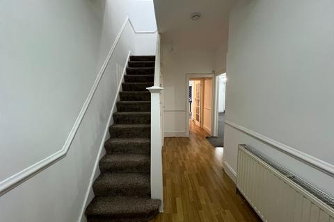 4 bedroom terraced house to rent, Morrab Gardens, Ilford, Essex, IG3