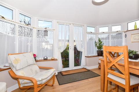 15 Bramley Close, Newington, Sittingbourne, ME9 7NQ
