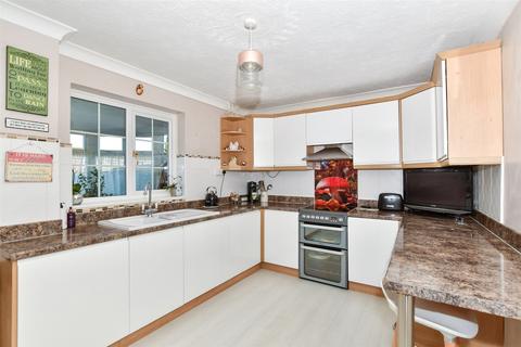 15 Bramley Close, Newington, Sittingbourne, ME9 7NQ