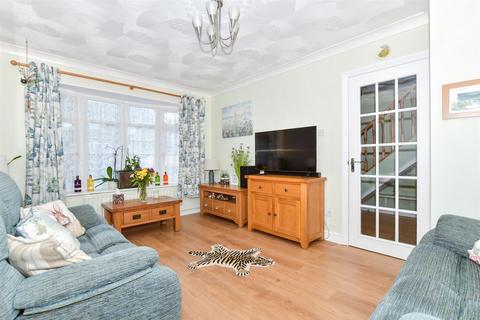 15 Bramley Close, Newington, Sittingbourne, ME9 7NQ