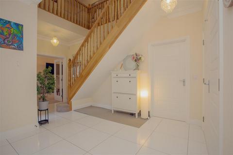 5 bedroom detached house to rent, Vawser Crescent, Peterborough PE3