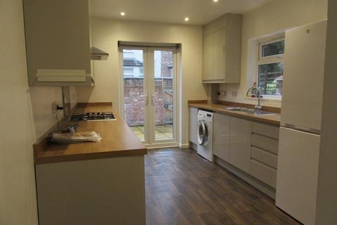 3 bedroom end of terrace house to rent, Cromwell Avenue, Whalley Range, Manchester. M16 0BG