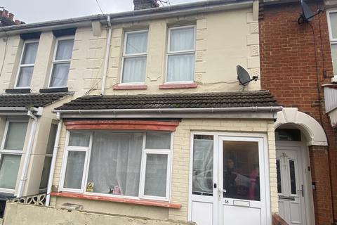 4 bedroom terraced house to rent, Byron Road, Gillingham ME7