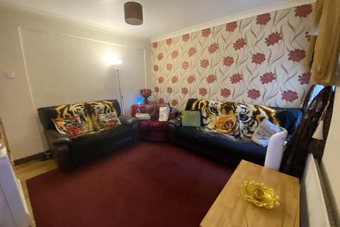 4 bedroom terraced house to rent, Byron Road, Gillingham ME7