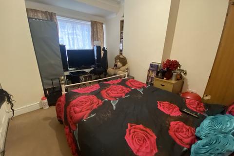 4 bedroom terraced house to rent, Byron Road, Gillingham ME7