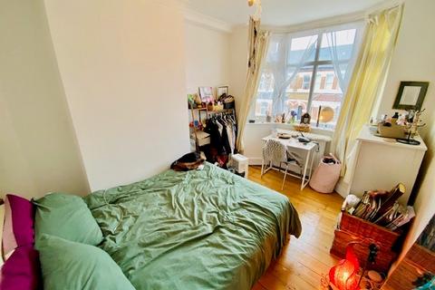 3 bedroom terraced house to rent, Holmesley Road, London SE23