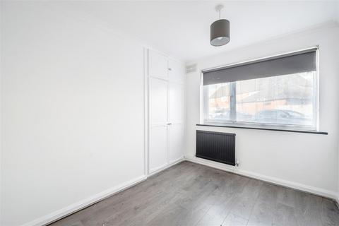 8a Johnsons Close, Carshalton, SM5 2LU