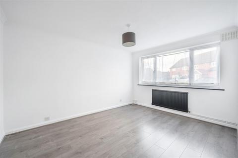 8a Johnsons Close, Carshalton, SM5 2LU