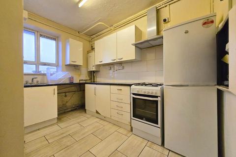 2 bedroom flat for sale, Dock Road, London, E14 8HB