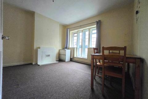 2 bedroom flat for sale, Dock Road, London, E14 8HB