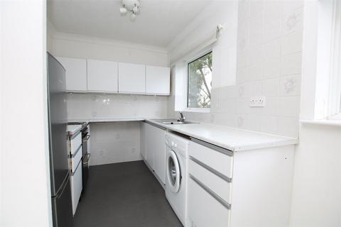 1 bedroom flat to rent, Hawthorn Close, Horsham