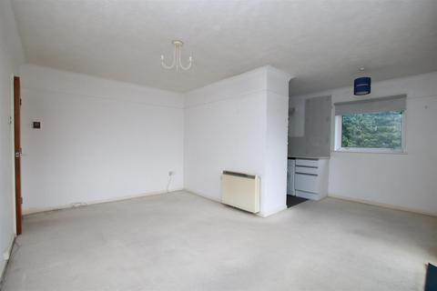 1 bedroom flat to rent, Hawthorn Close, Horsham