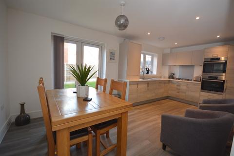 4 bedroom link detached house for sale, Larns Walk, Braintree, CM7