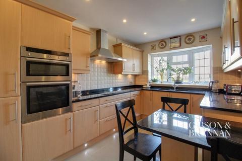 5 bedroom detached house for sale, Worthing Road, Basildon, SS15