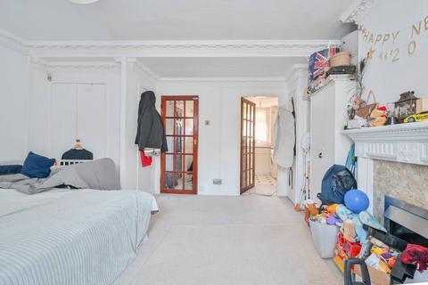 Studio for sale, Knowlden House, Cable Street, Shadwell, London, E1