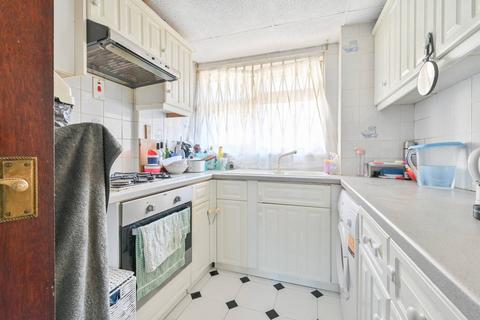 Studio for sale, Knowlden House, Cable Street, Shadwell, London, E1