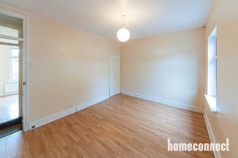 2 bedroom terraced house for sale, Becket Avenue, London