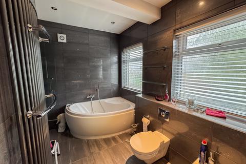 3 bedroom semi-detached house to rent, Caterham Avenue, Ilford