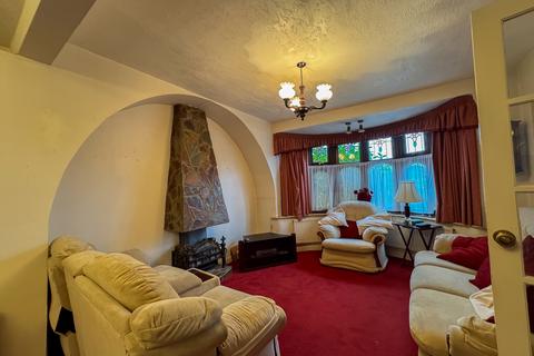 3 bedroom semi-detached house to rent, Caterham Avenue, Ilford