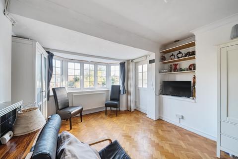 2 Bishops Close, Richmond, TW10 7DF