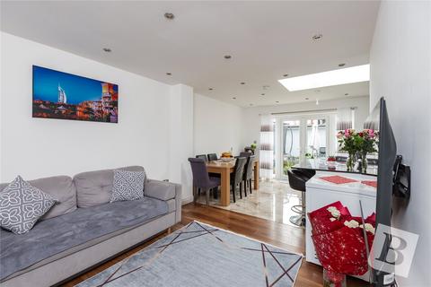 4 bedroom end of terrace house for sale, St. Nicholas Avenue, Hornchurch, RM12