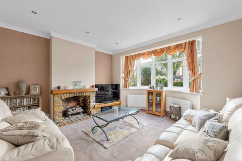 37 Elm Way, Worcester Park, KT4 8LT