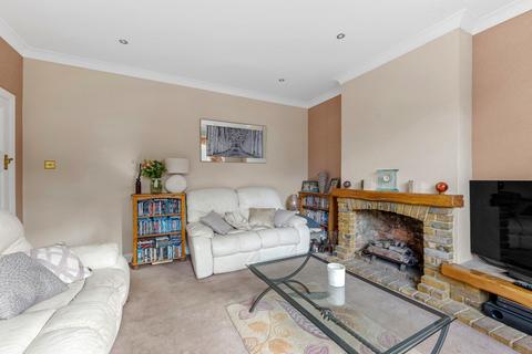 37 Elm Way, Worcester Park, KT4 8LT
