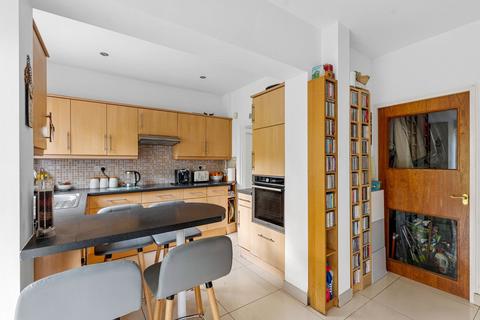 37 Elm Way, Worcester Park, KT4 8LT