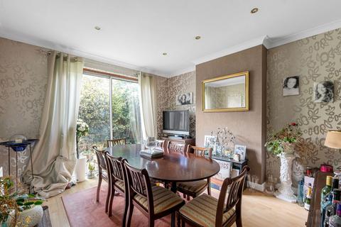 37 Elm Way, Worcester Park, KT4 8LT