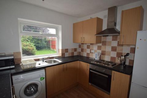 4 bedroom semi-detached house to rent, 17 Leigh Road