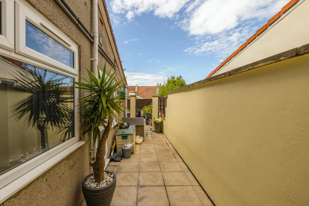 70 Quantock Rd18.jpg