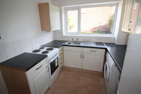 4 bedroom detached house to rent, 2 Stretton Avenue