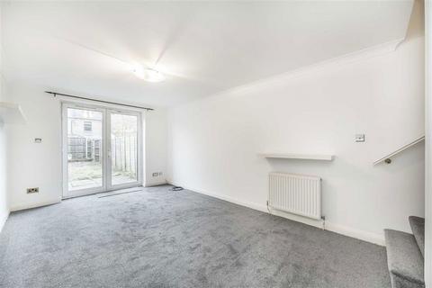 2 bedroom terraced house to rent, Eltham Road, London SE12